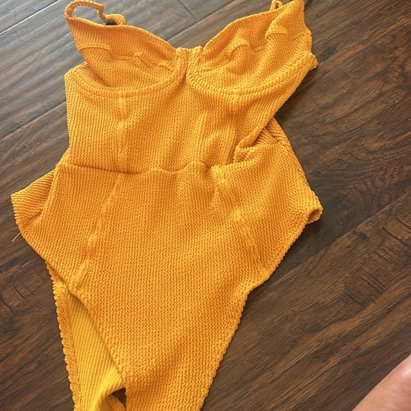 Skatie one piece bikini - Picture 2 of 2